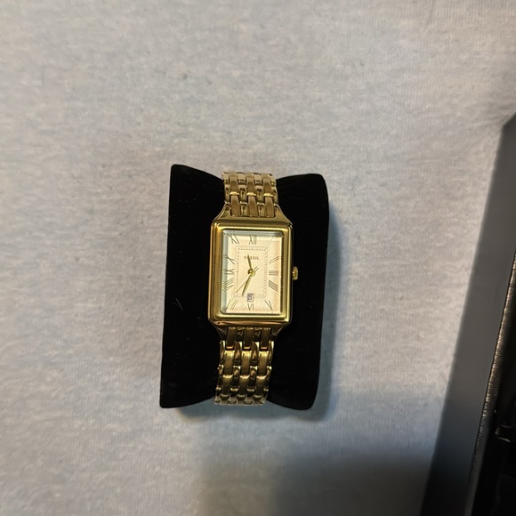 Fossil Raquel Three-hand Date Gold-Tone Stainless Steel Watch, 23mm - Picture 7 of 12